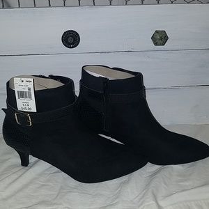 Woman's Black Fashion Boot